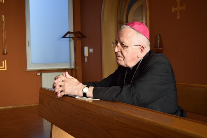 „Chcę pod krzyżem stać przy Tobie” – 36. rocznica sakry biskupiej abp. Stanisława Nowaka