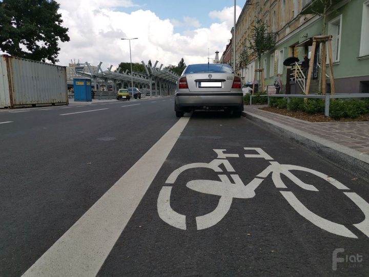 Droga dla rowerów to nie parking